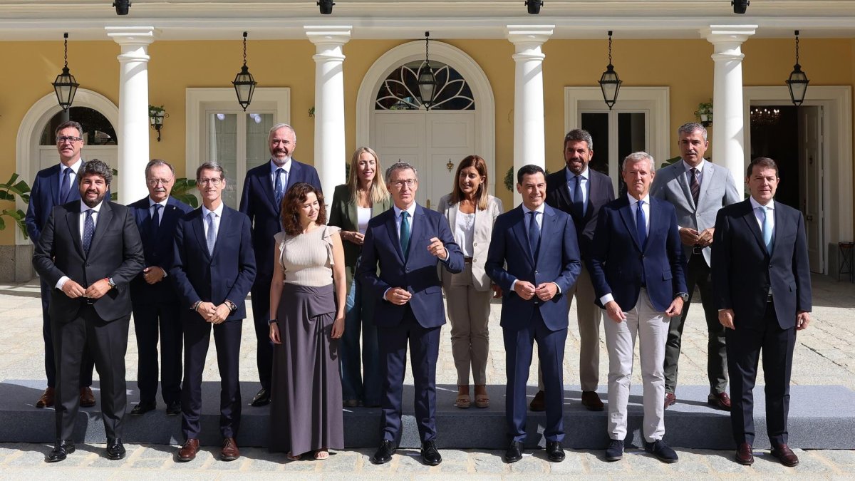 Feijóo junto a los barones del PP, en una imagen de archivo.