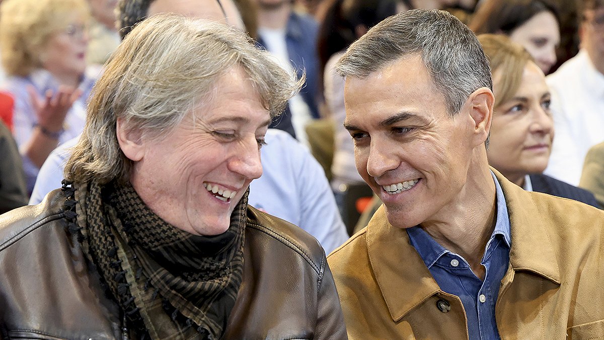 El presidente del Gobierno, Pedro Sánchez, junto al secretario general del PSOECyL y candidato a la Presidencia de la Junta, Carlos Martínez.