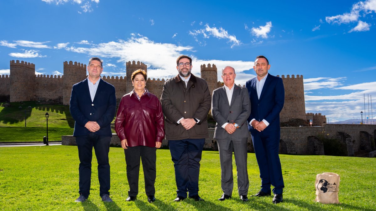 Jorge Mongil, profesor e investigador de la UCAV, en la presentación del proyecto junto con el resto de las empresas y entidades que participan en el estudio.