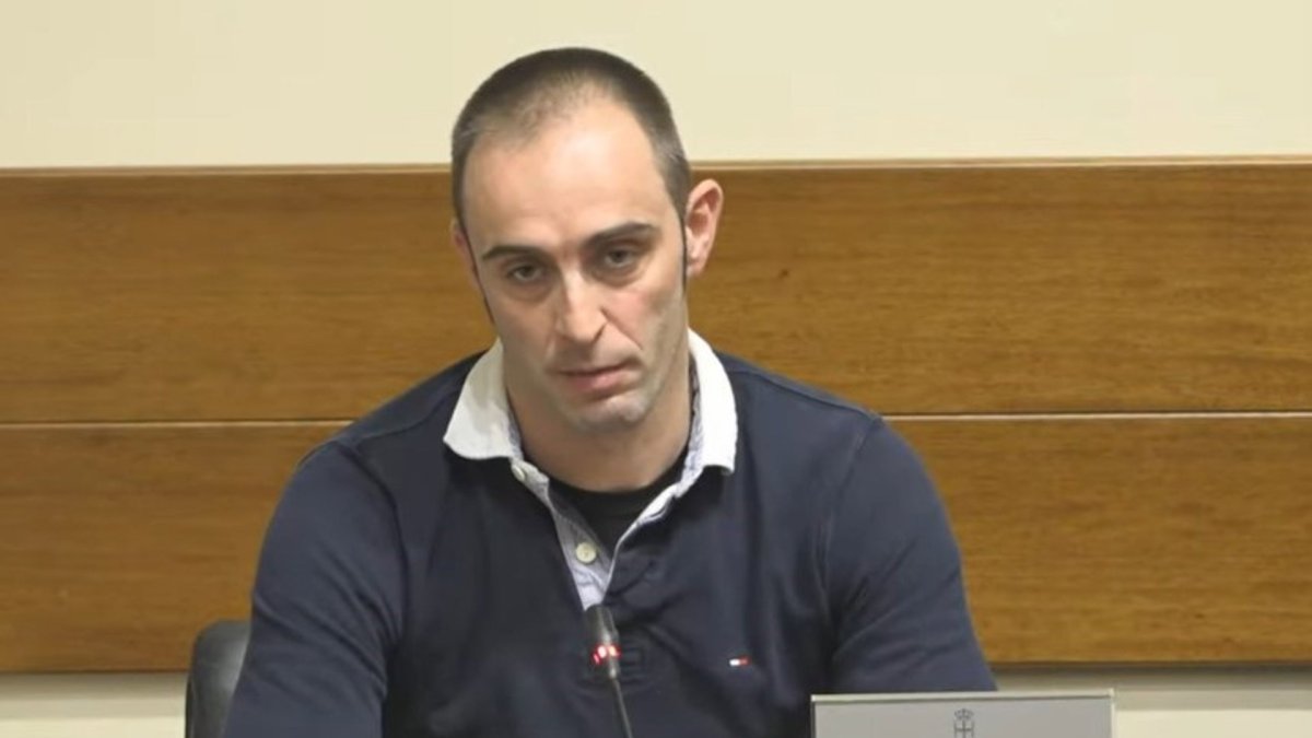 Óliver Suárez durante la comisión de investigación de la Junta General del Principado de Asturias