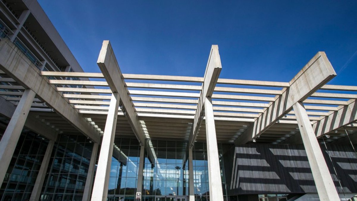 Acceso principal al Hospital Universitario de Burgos