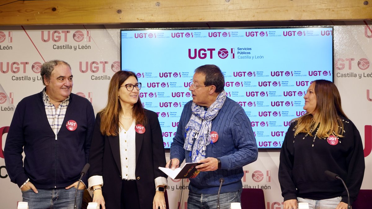 Tomás Pérez, Rosa López, Carlos Arenas y Marta Vián, de UGT Castilla y León, durante la rueda de prensa celebrada hoy