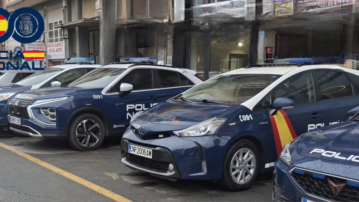 Vehículos de la Policía Nacional.