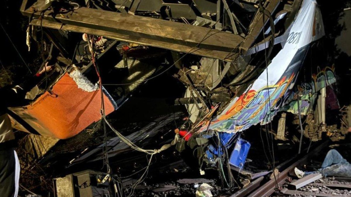 Imagen de uno de los trenes de Rodalies que se descarrilaron en Barcelona