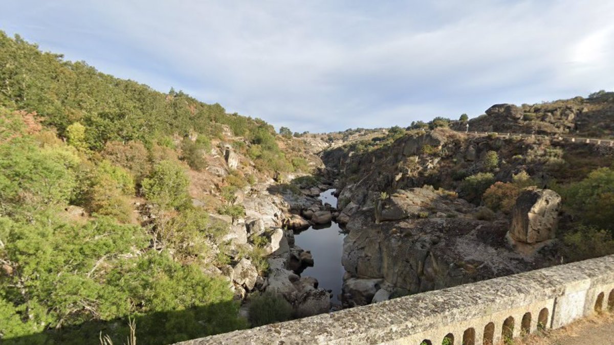 Una imagen de archivo del río Huebra a su paso por Puente Resbala (Salamanca)