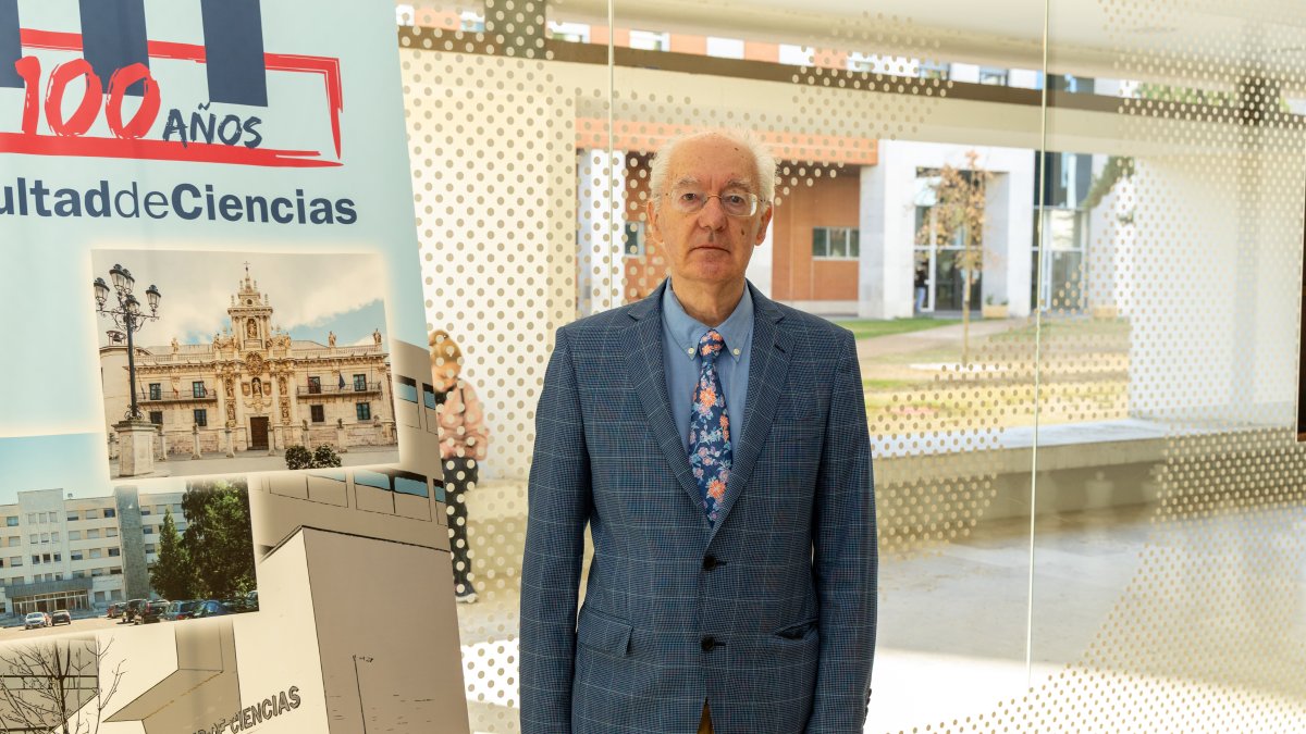 El catedrático emérito de Física Atómica, Molecular y Nuclear en la Universidad de Valladolid , Julio A. Alonso Martín.