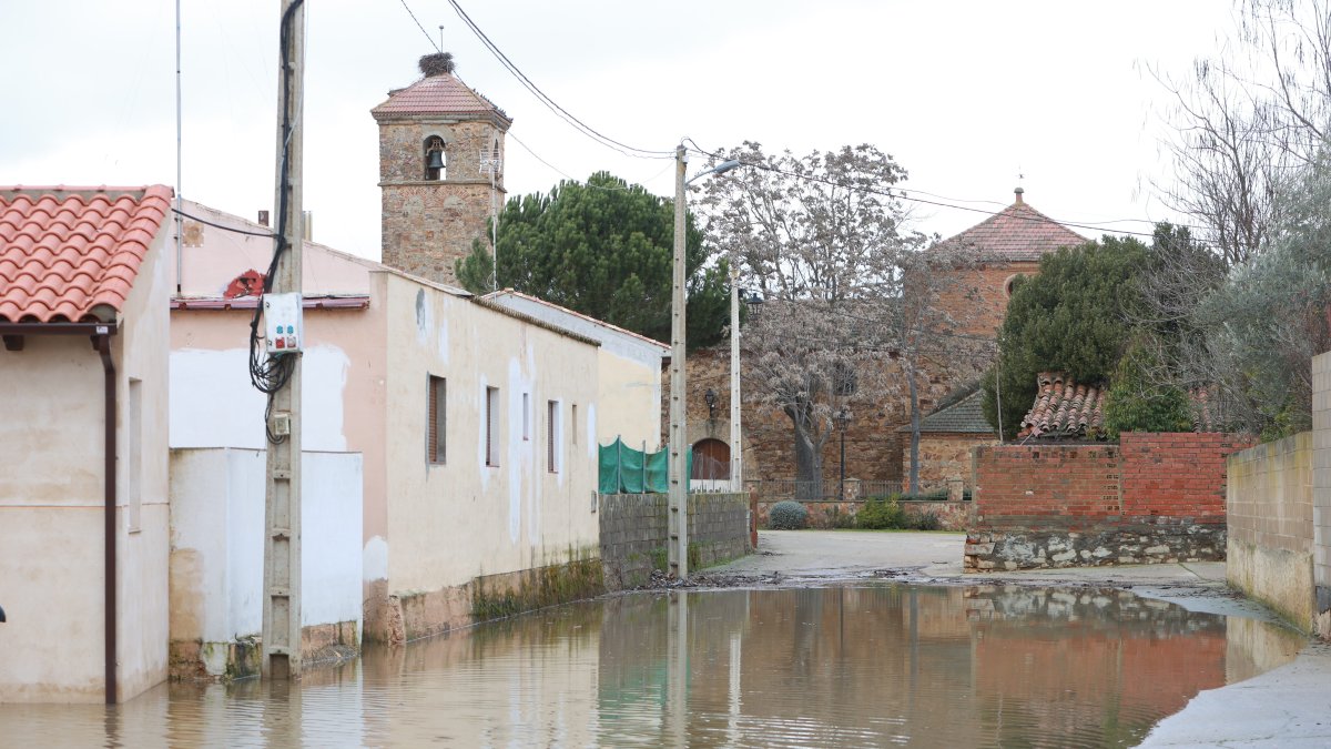 Crecida del Río Orbigo a su paso por Villabrazaro