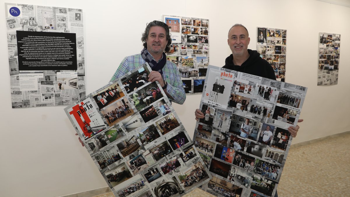 25 aniversario de la asociación fotográfica 'Contraluz, en la imagen dos de sus miembros, Josema Montes, a la izquierda, y Fernando Jiménez, a la derecha.