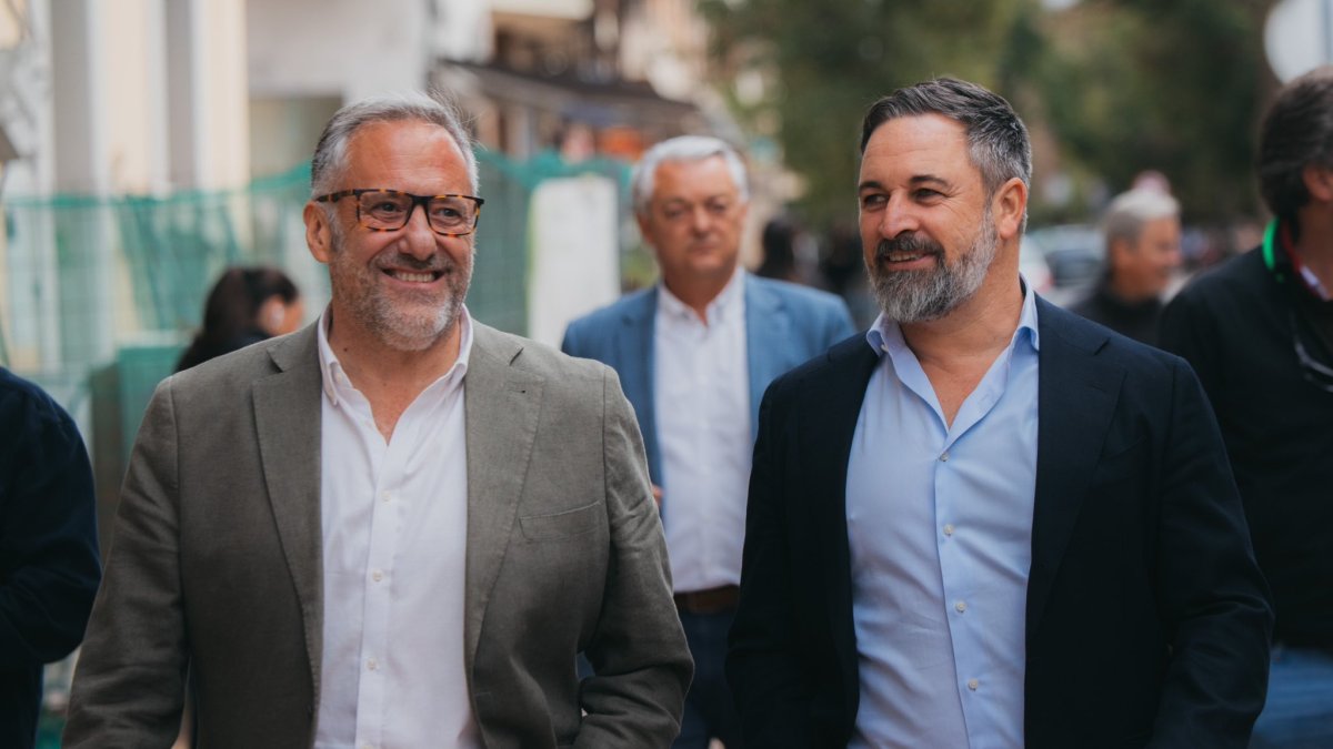 Pollán y Abascal, en la fotografía elegida por el candidato de VOX en Castilla y León para ilustrar su mensaje en X.