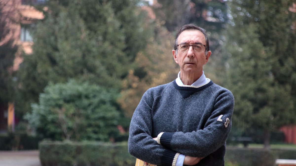 El escritor zamorano Tomás Sánchez Santiago, Premio CyL de las Letras, en la capital leonesa