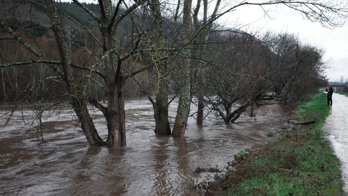 Aumento del caudal del río Sil a su paso por Ponferrada.