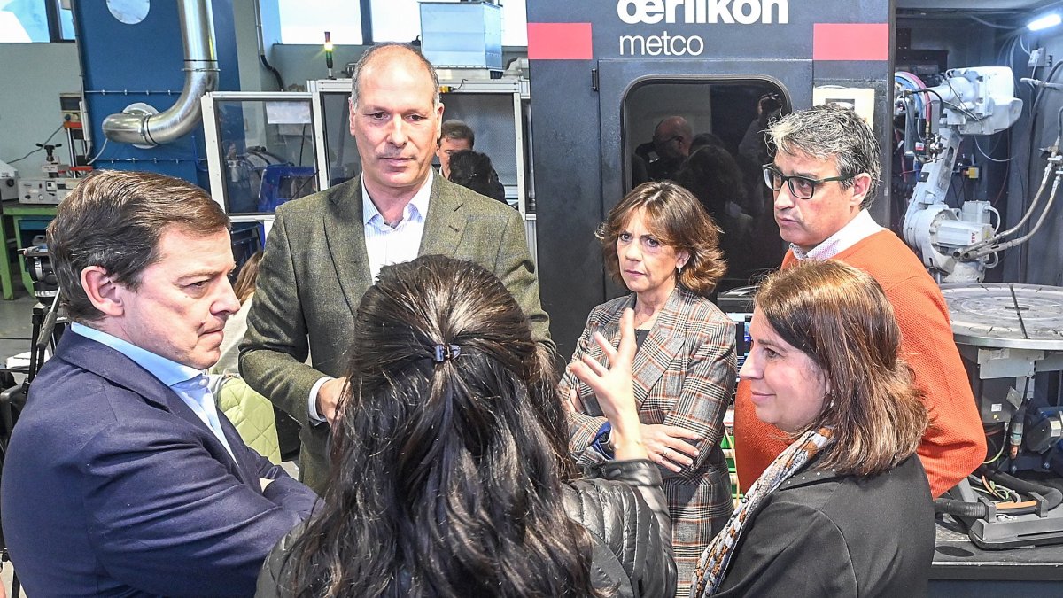 Mañueco durante su visita el Centro Tecnológico de Miranda de Ebro.