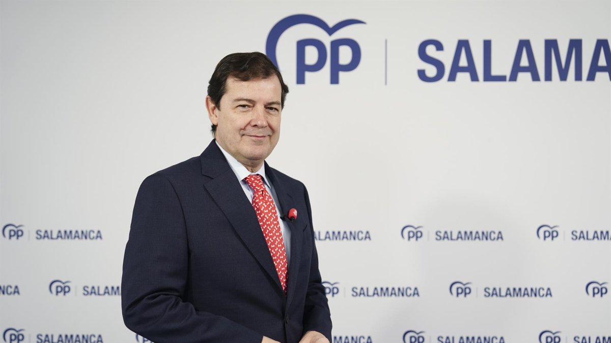 Alfonso Fernández Mañueco, presidente de la Junta de Castilla y León, en la sede del Partido Popular de Salamanca.