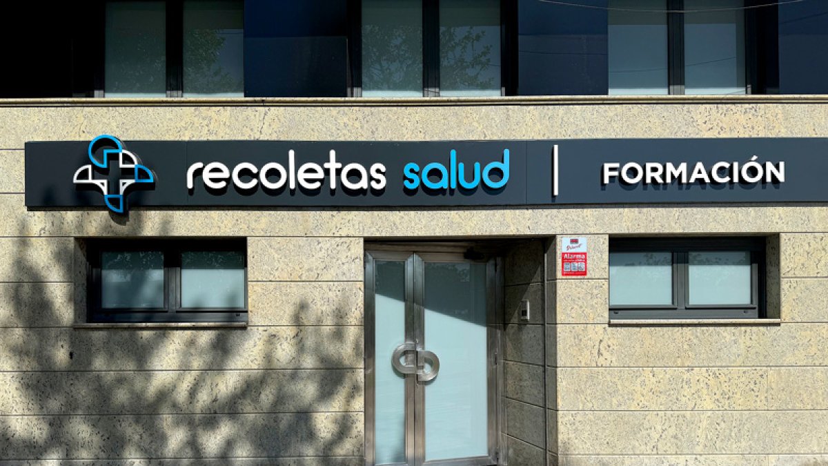 La propuesta académica incluye titulaciones como Imagen para el Diagnóstico y Medicina Nuclear, Radioterapia y Dosimetría, Laboratorio Clínico y Biomédico y Dietética,