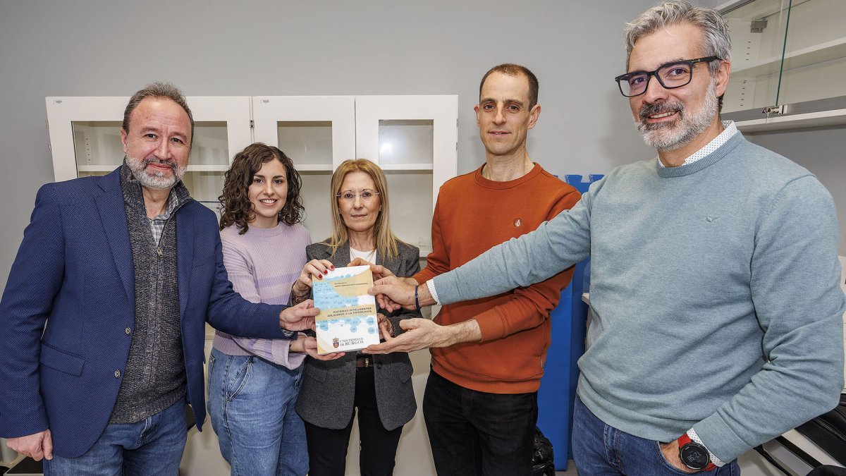 Imagen de los miembros del equipo de la Universidad de Burgos que ha elaborado el manual.