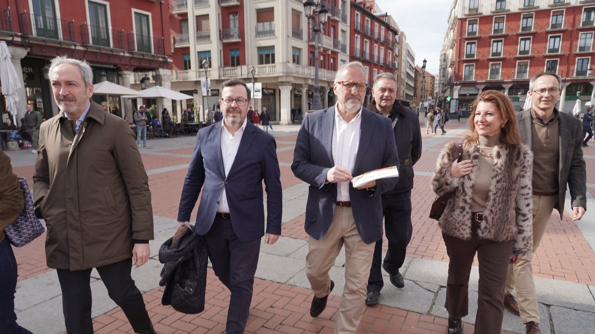 El candidato de Vox a la Presidencia de la Junta de Castilla y León, Carlos Pollán, y el portavoz nacional del partido, José Antonio Fúster, visitan Valladolid.