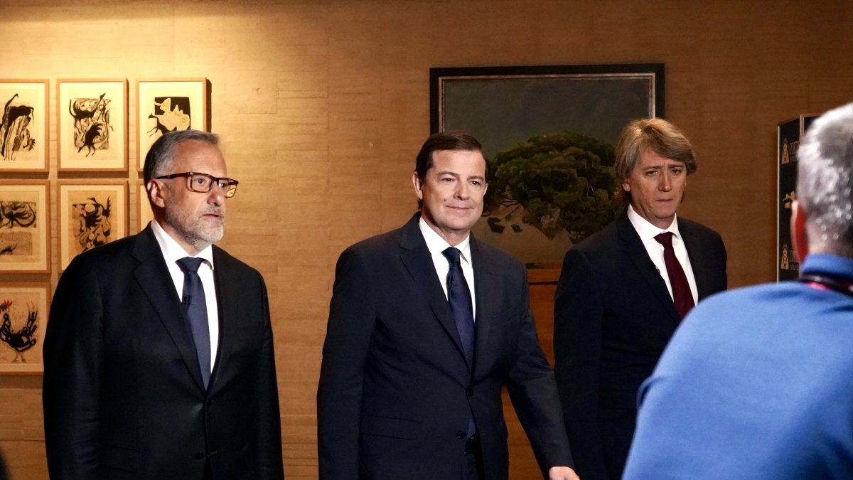 Carlos Pollán, Alfonso Fernández Mañueco y Carlos Martínez, en el debate de este jueves.