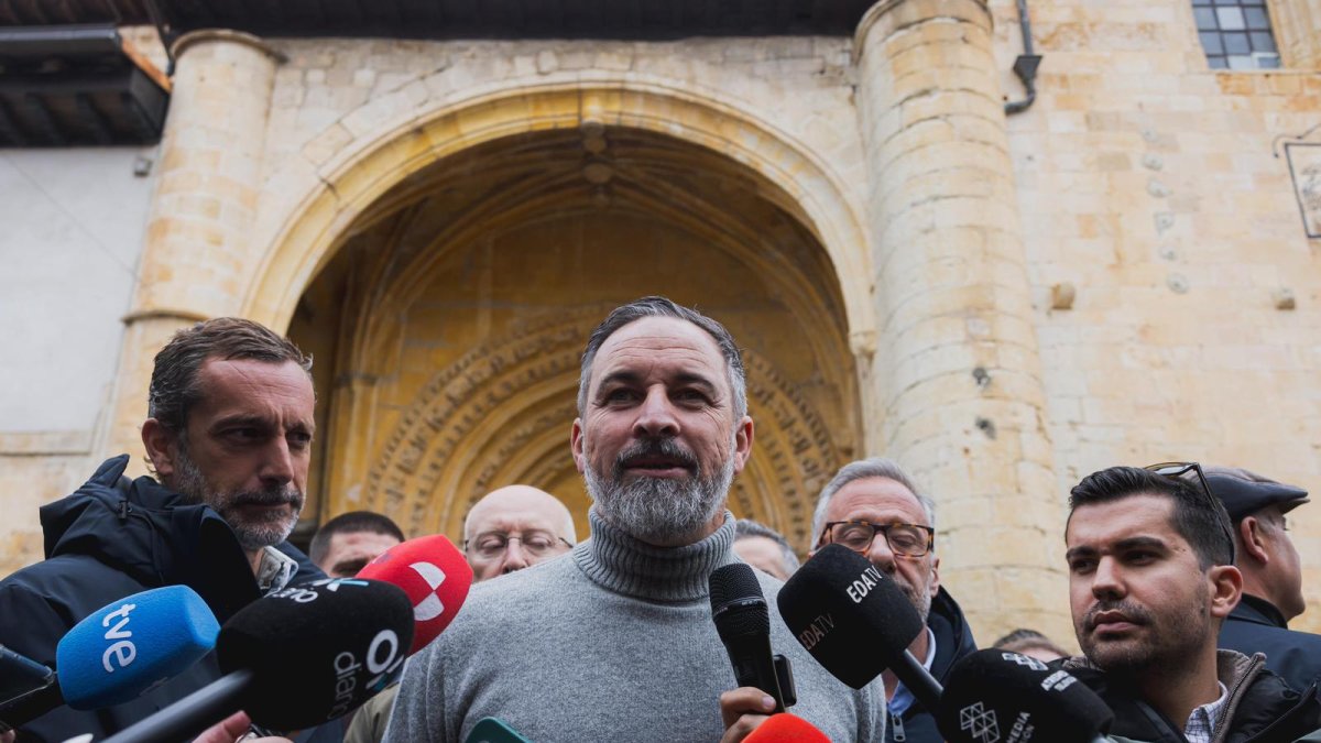 Santiago Abascal durante su visita al Condado de Treviño.