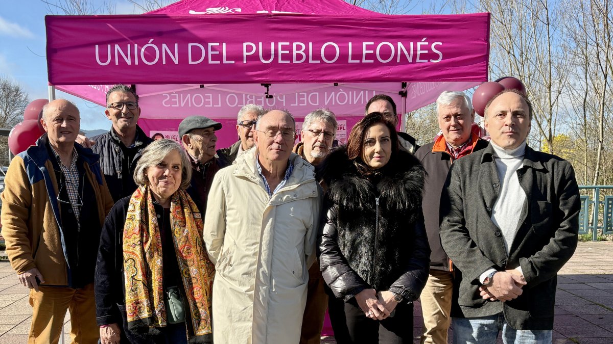 La candidata de Unión del Pueblo Leonés (UPL) a la Presidencia de la Junta, Alicia Gallego, durante su visita a Bembibre (León) este jueves.