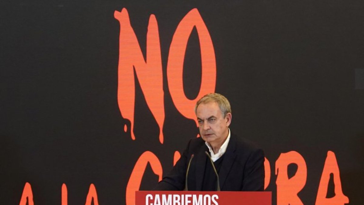 El ex presidente del Gobierno José Luis Rodríguez Zapatero en el mitin de este miércoles en Segovia.