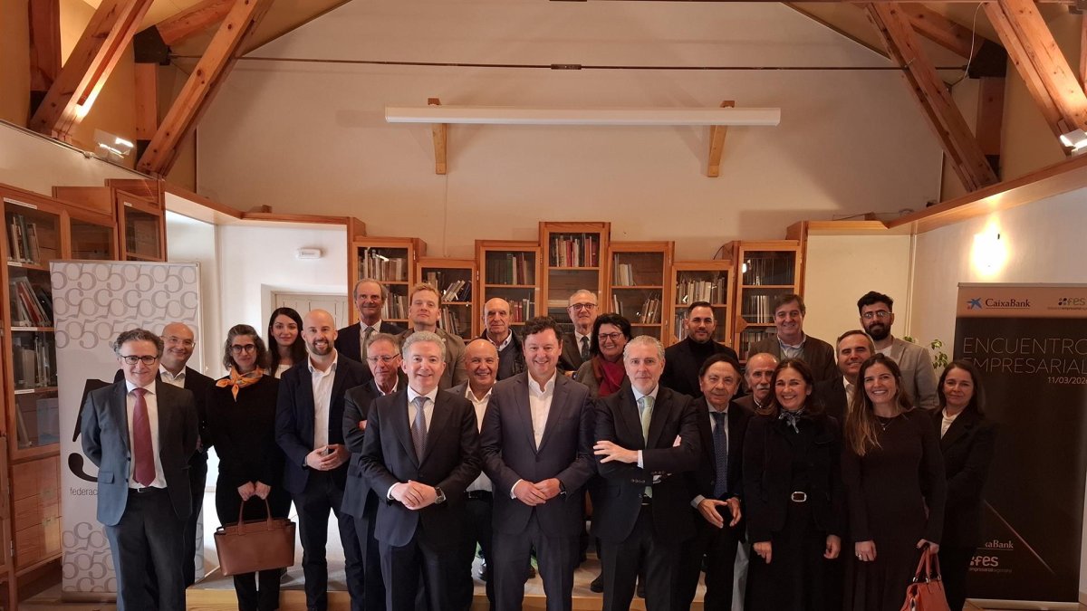 Más de una veintena de empresarios segovianos participan en una jornada de la FES y CaixaBank en La Granja