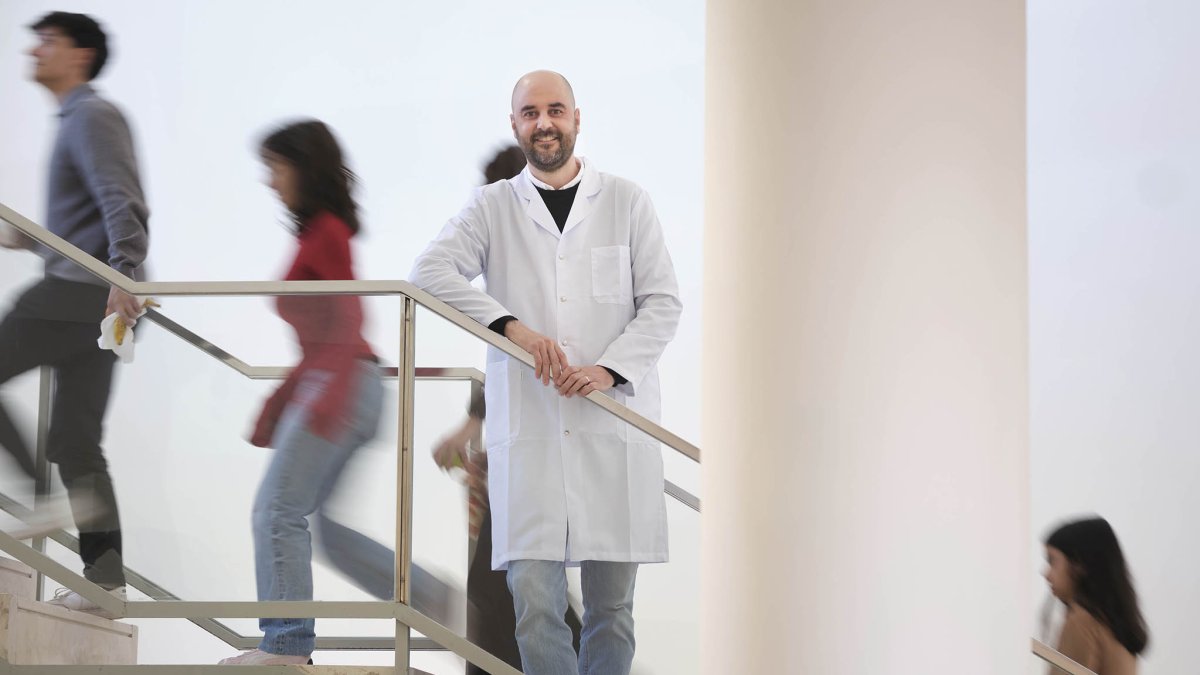 Javier Vaquero, investigador del Centro de Investigación del Cáncer, recibe el premio Rising Star de la AEEH.
