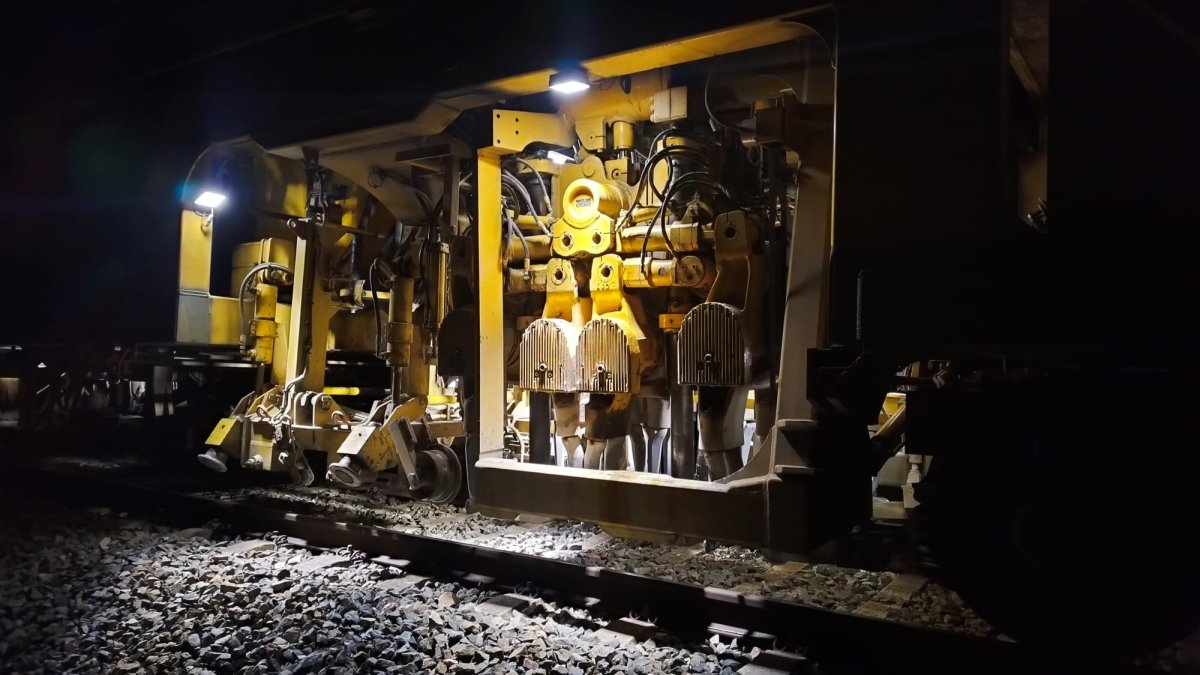 Dos máquinas de tren chocan en La Fuente de San Esteban