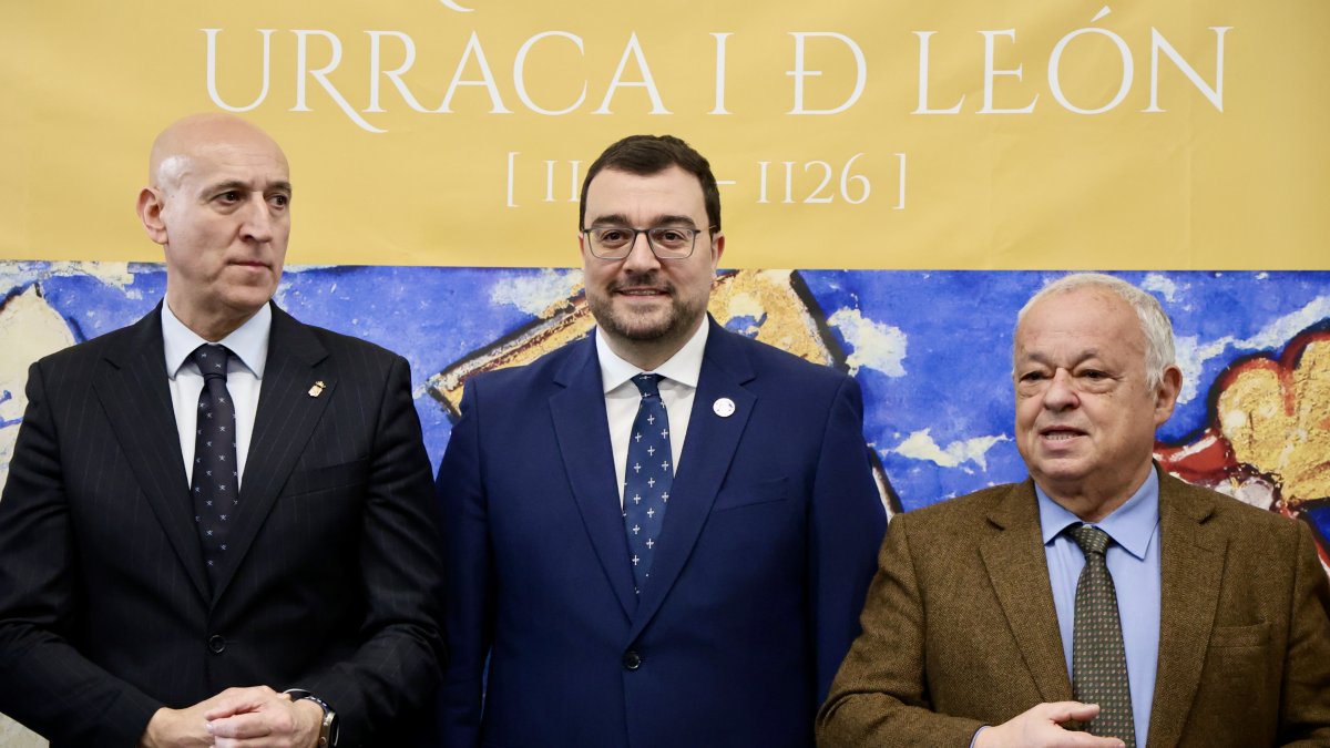 El alcalde de León, José Antonio Diez, preside con la presencia de Adrián Barbón,  Gonzalo Santonja y Gerardo Álvarez Courel.