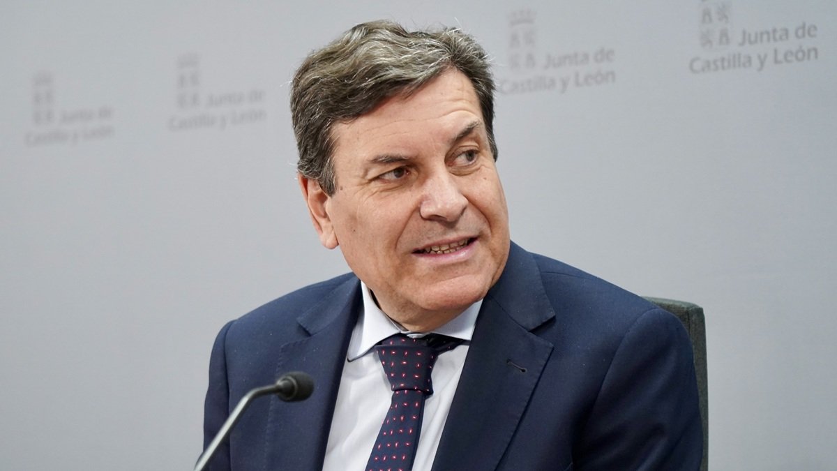 Carlos Fernández Carriedo en la presentación de la contabilidad regional.