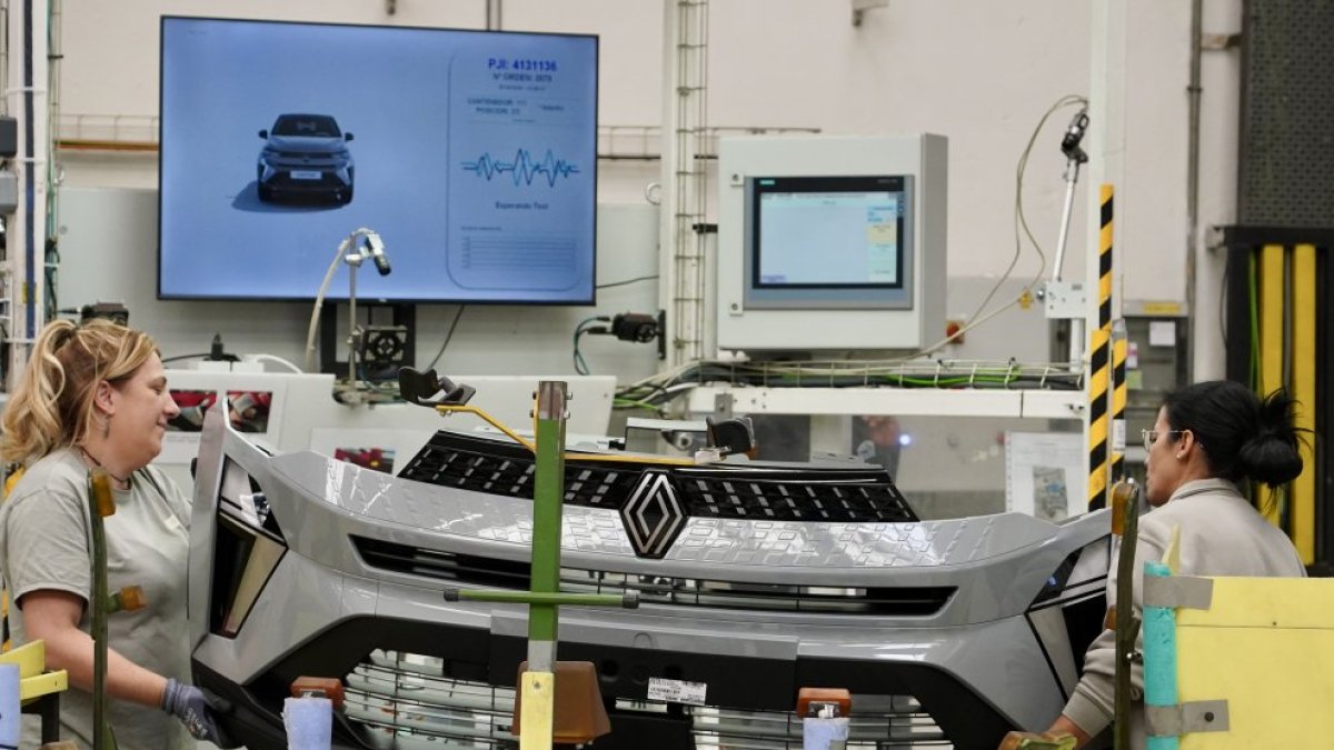 Zona de parachoques en la factoría de Carrocerías de Renault Group España en Valladolid.