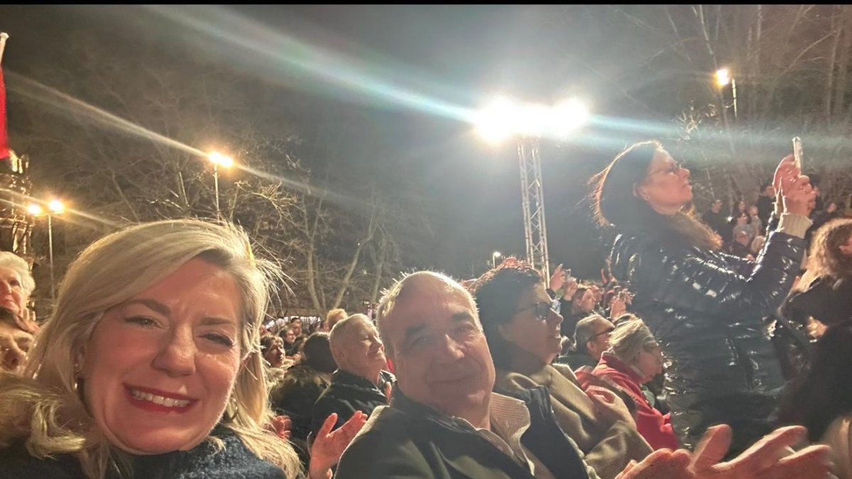 Irene Carvajal y Pedro Medina en el mitin de cierre de campaña.