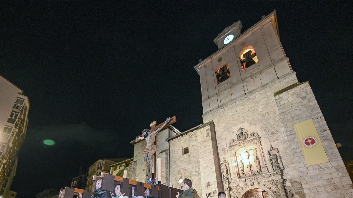 Último ensayo de la procesión del Silencio en la parroquia de San Cosme