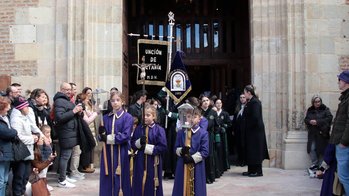 Primera procesión infantil de la Semana Santa de León organizada la Cofradía de la Agonía de Nuestro Señor