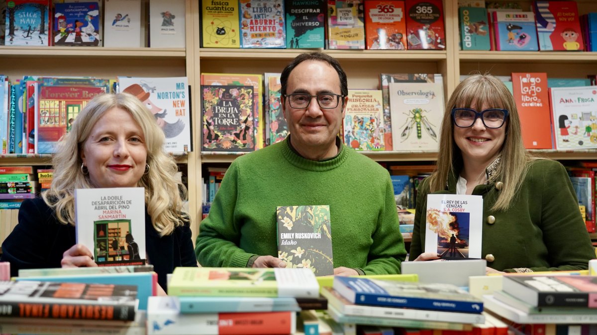 Marta Marne, Leopoldo Herrero y Karín del Ser preparan una nueva jornada de lectura que se celebra en la Biblioteca Sierra Pambley de León