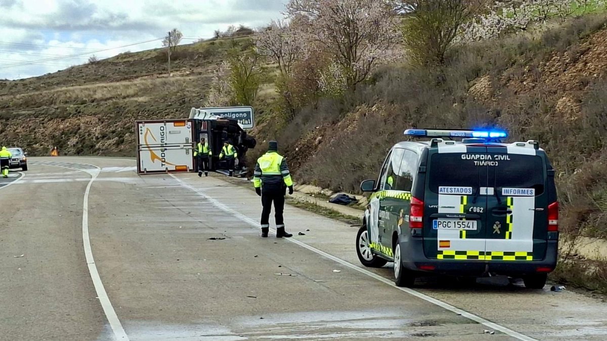 Siniestro vial en Soria con una mujer fallecida tras chocar contra un camión