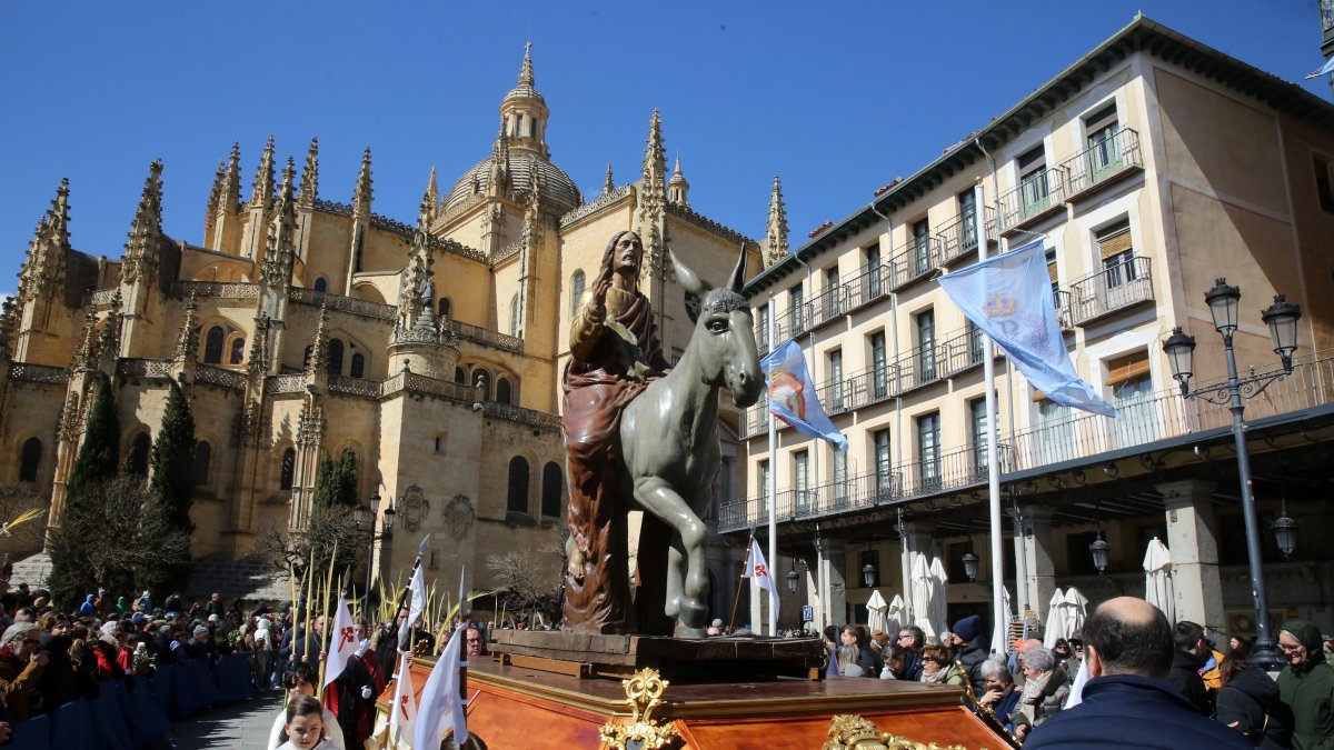 La Procesión de las Palmas en Segovia inaugura Semana Santa