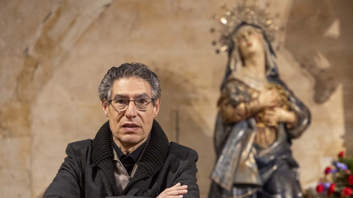 El hermano mayor de la Seráfica, Eufemio Dosuna, en la parroquia de San Benito,la Virgen de los Dolores de Montagut y el Santísimo Cristo de la Agonía.