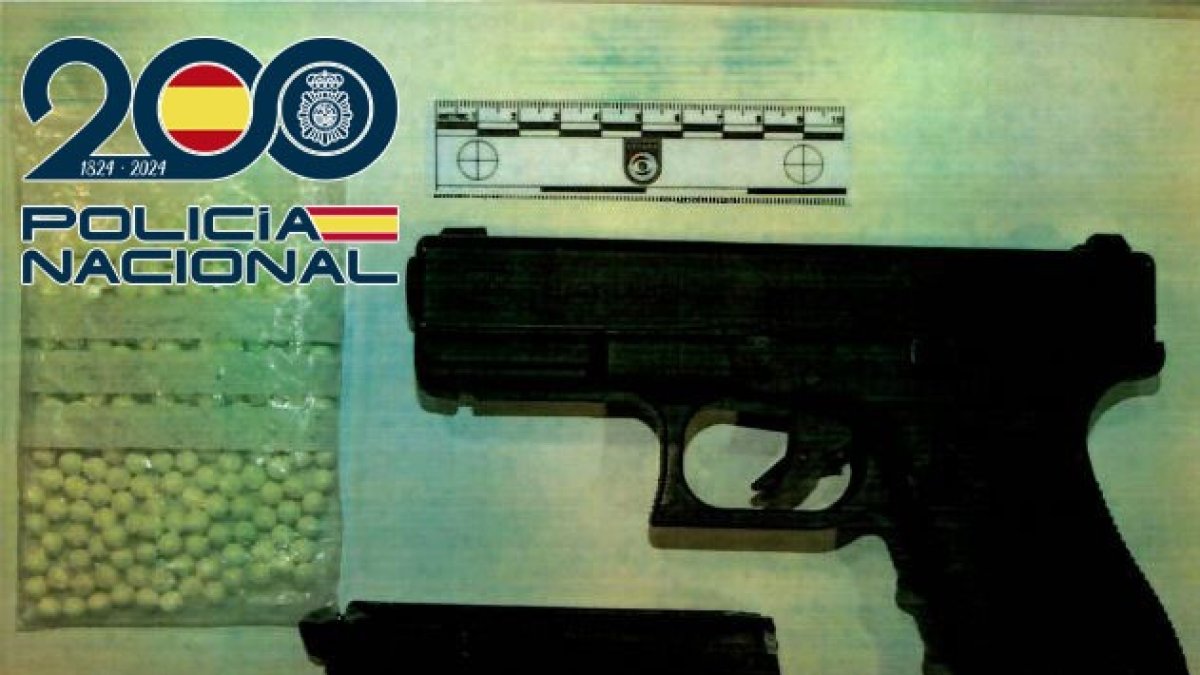 Arma intervenida, que resultó ser simulada.