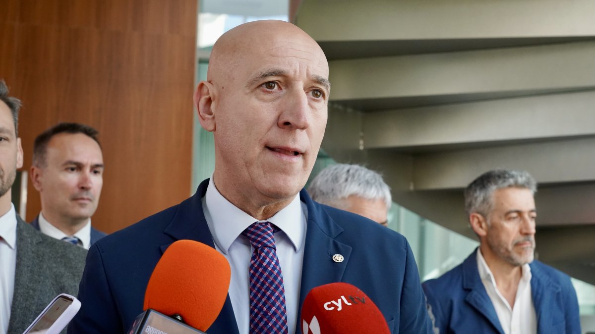El alcalde de León, José Antonio Diez, ante los medios hoy