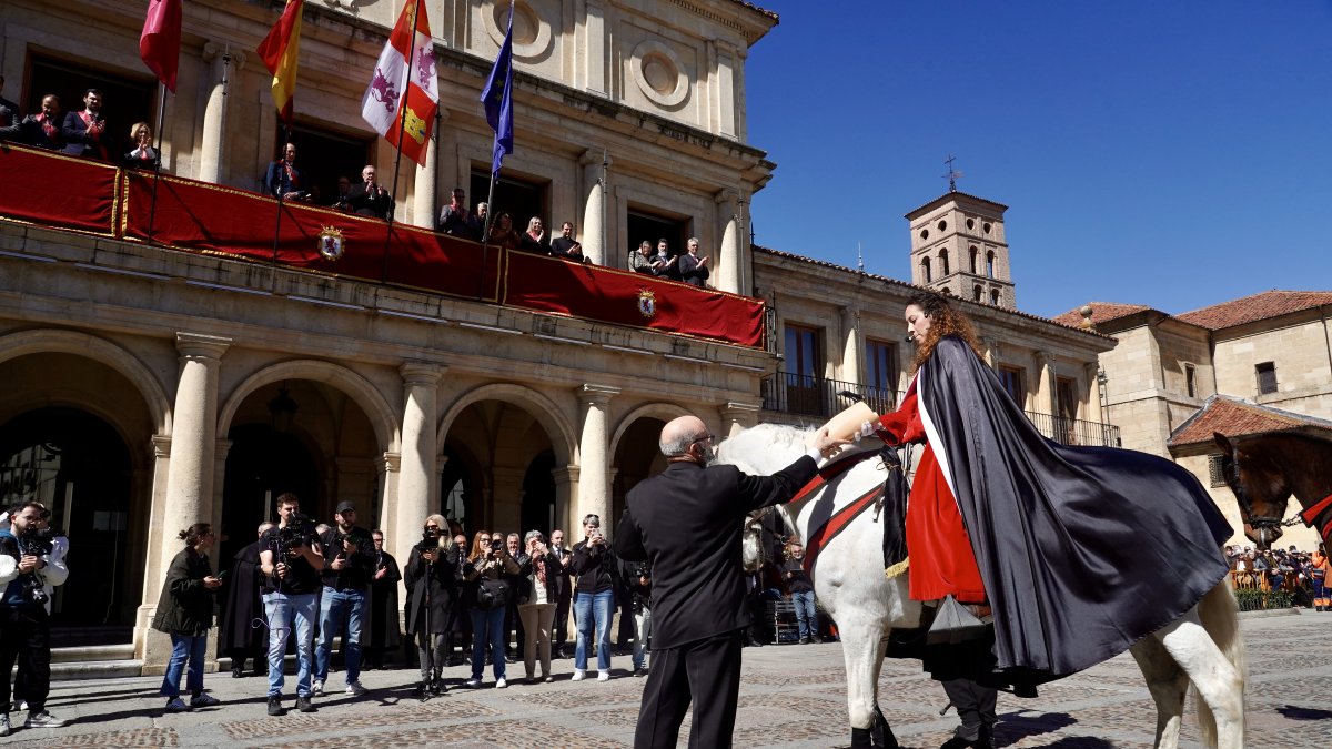 Celebración del pregón a caballo organizado por la Cofradía de las Siete Palabras de Jesús en la Cruz
