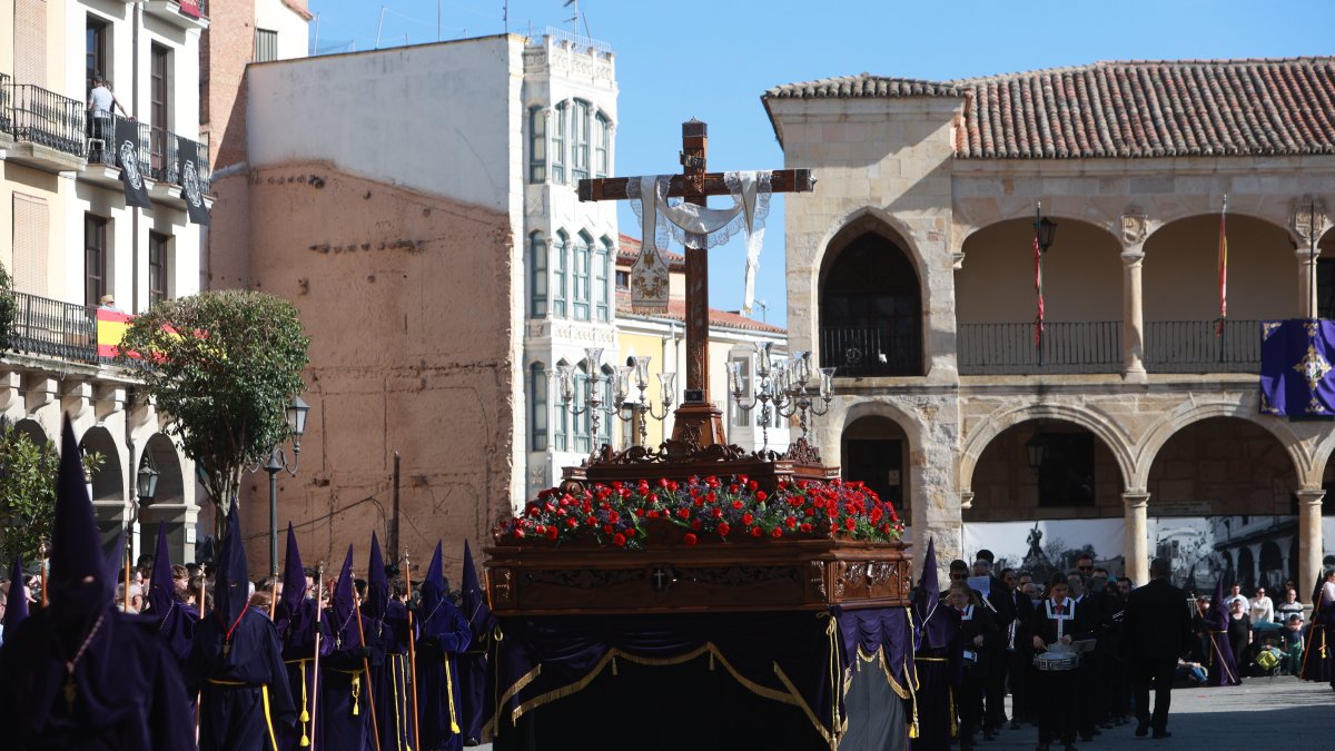 Desfile procesional de la cofradía de la Santísima Vera Cruz
