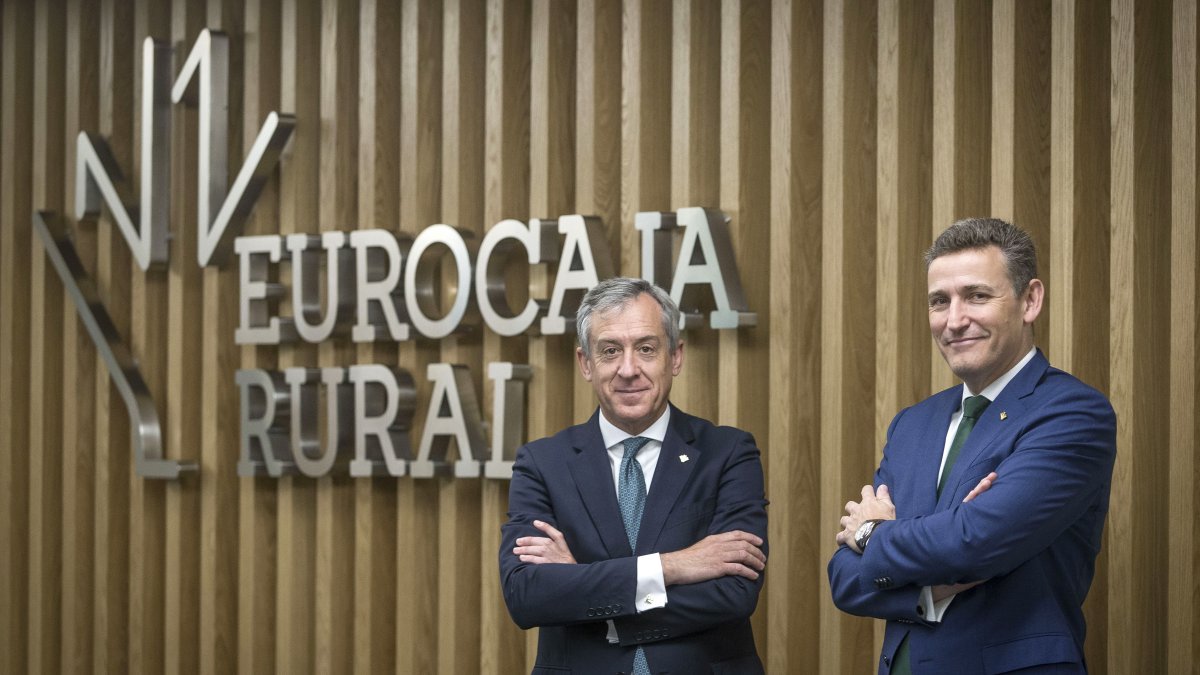El presidente de Eurocaja Rural, Javier López Martín, y el director general, Víctor Manuel Martín en una imagen de archivo.