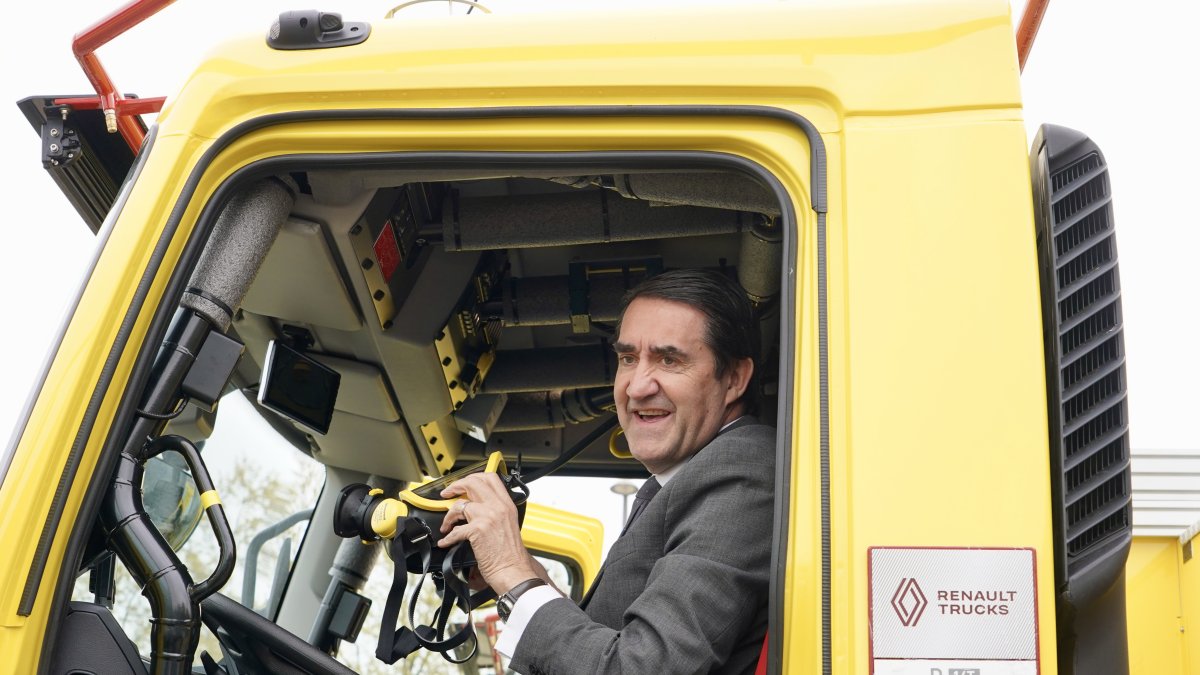 Quiñones en una nueva autobomba.