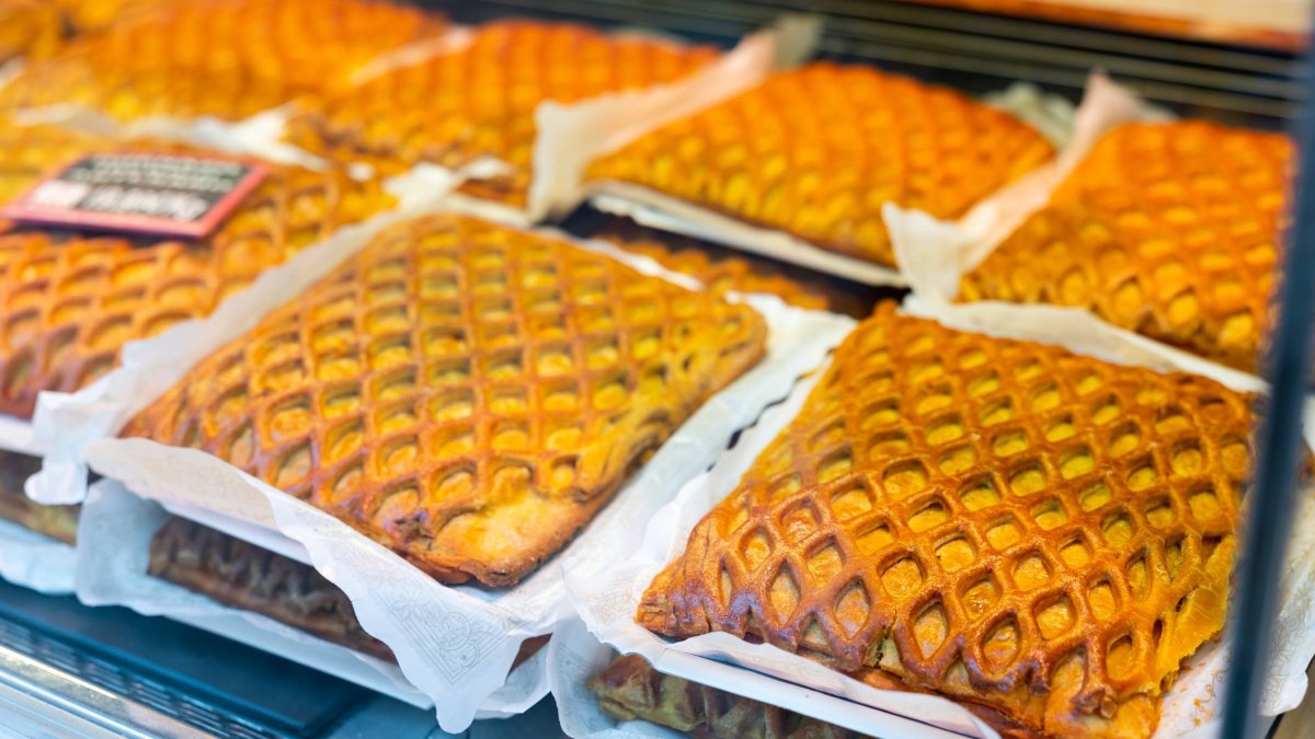 Hornazos tradicionales listos para el Lunes de Aguas, uno de los productos más emblemáticos de la gastronomía de Salamanca
