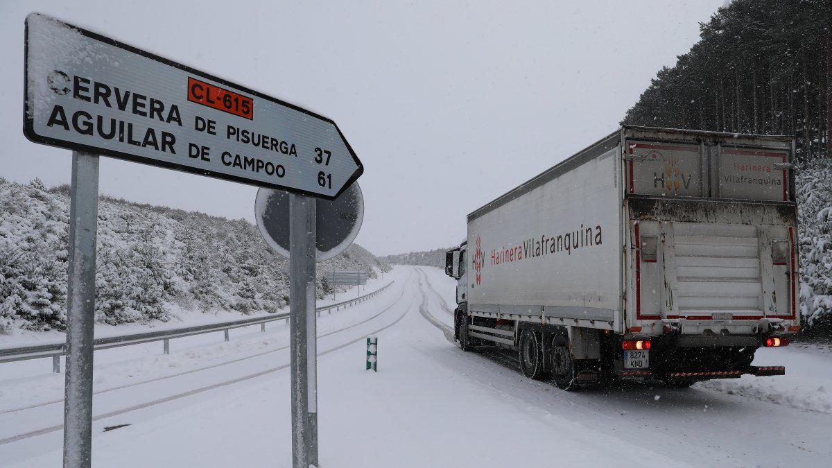 Un camión en la provincia de Palencia