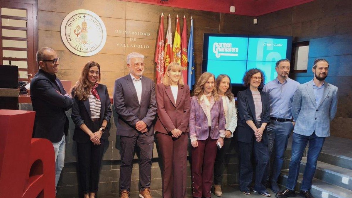 José Manuel Chillón, Rebeca San José, Gabriel de la Fuente, Carmen Camarero, Nieves Mendizabal, Miriam Reyes, Susana Álvarez, Juan Pablo de Castro y Juan García Serna, en una imagen de archivo.
