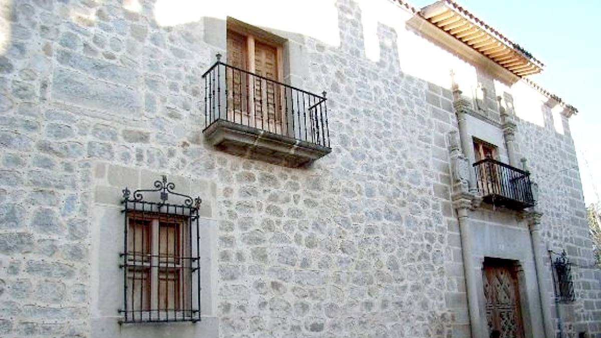 Fachada del Palacio de los Águila.