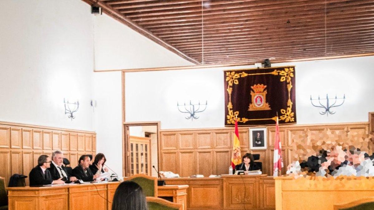 El juicio por asesinato, con jurado popular, se celebra en la Audiencia Provincial de Soria.