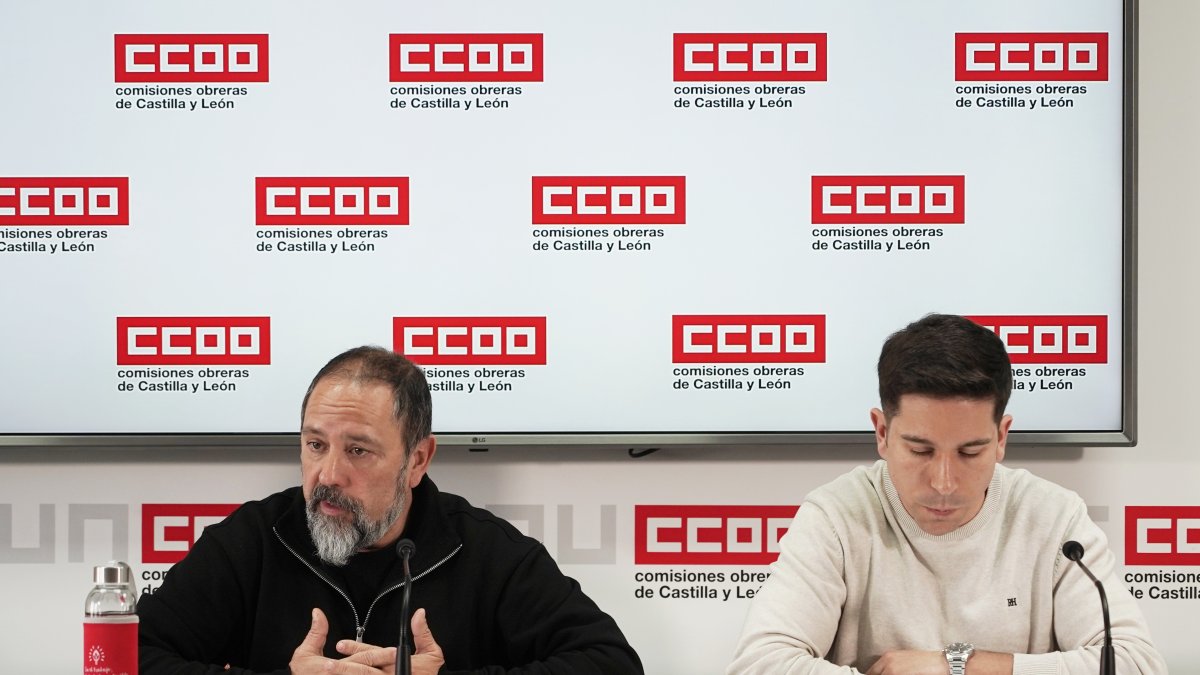 El secretario de Empleo, Protección Social y Migraciones de CCOO de Castilla y León, Javier Moreno, y el economista del Gabinete Técnico de CCOO CyL, Sergio Hernández