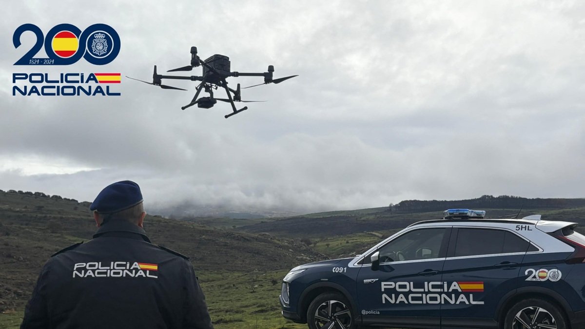 Policía Nacional con un dron.